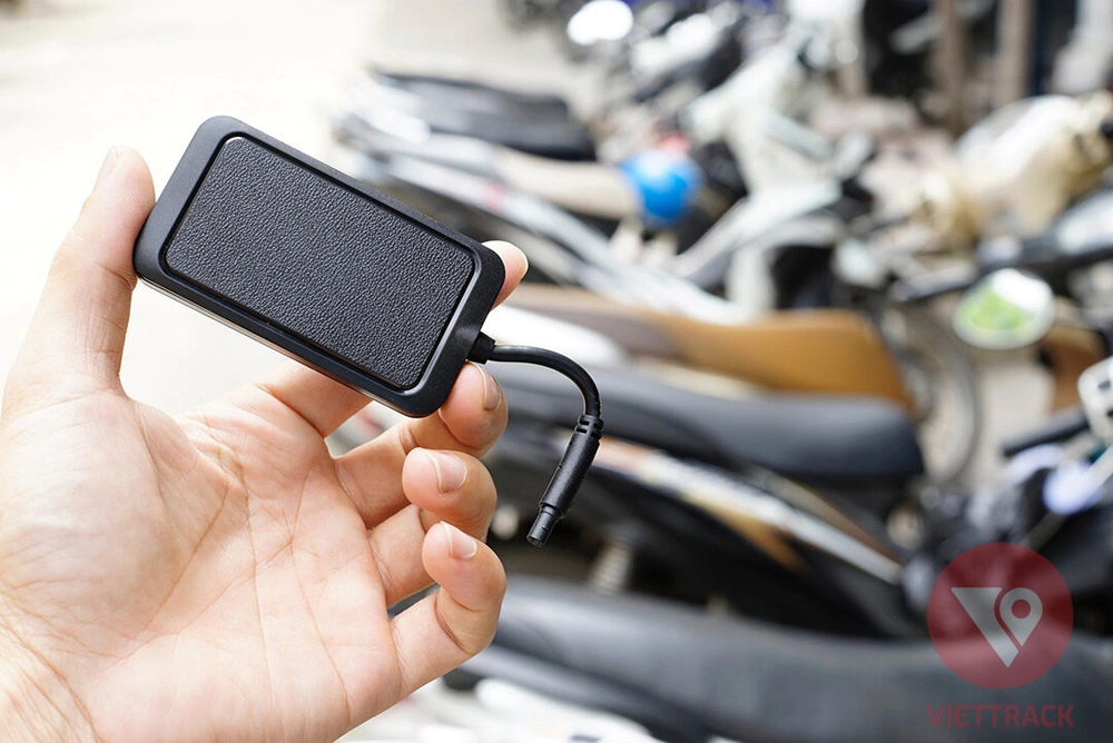 Thiết bị định vị xe máy VietTrack 4G nhỏ gọn